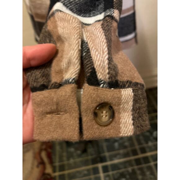 Women's Tan Plaid Button Down Shacket Jacket NWOT Size M - Picture 8 of 12